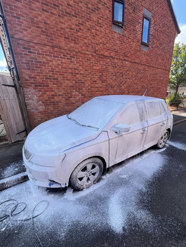 Skoda Fabia mid snow-foam wash